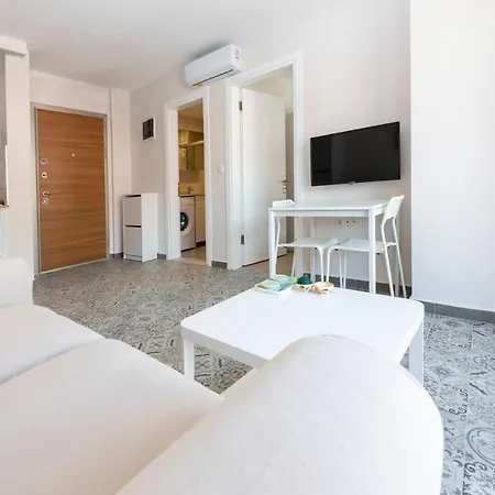 Convenient With Central Location In Apartment *
