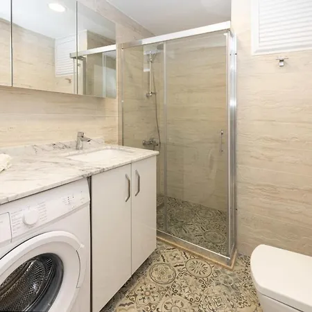 Convenient With Central Location In Apartment *