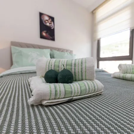 Apartment Convenient With Central Location In